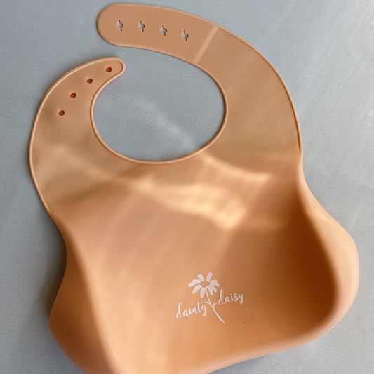 DAINTY DAISY - Silicone Bib | Peach