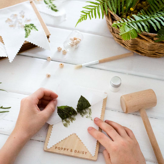 POPPY & DAISY - Let's Create Botanical Bunting Kit