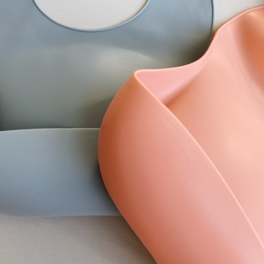 DAINTY DAISY - Silicone Bib | Pink