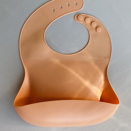 DAINTY DAISY - Silicone Bib | Peach