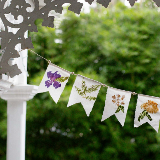 POPPY & DAISY - Let's Create Botanical Bunting Kit