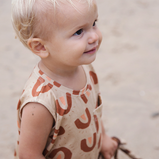 DUKES + DUCHESSES APPAREL - Sand Sunshine Singlet