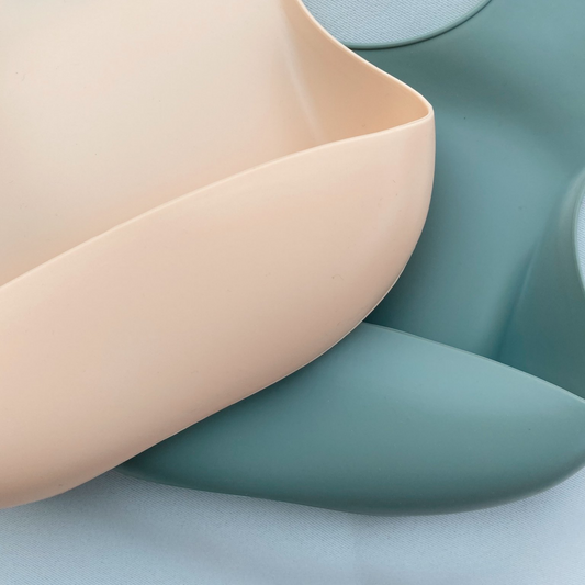 DAINTY DAISY - Silicone Bib | Beach Sand